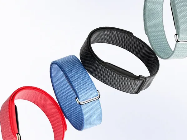 Fitbit Air vs. WHOOP: Screenless Tracking Compared 2026